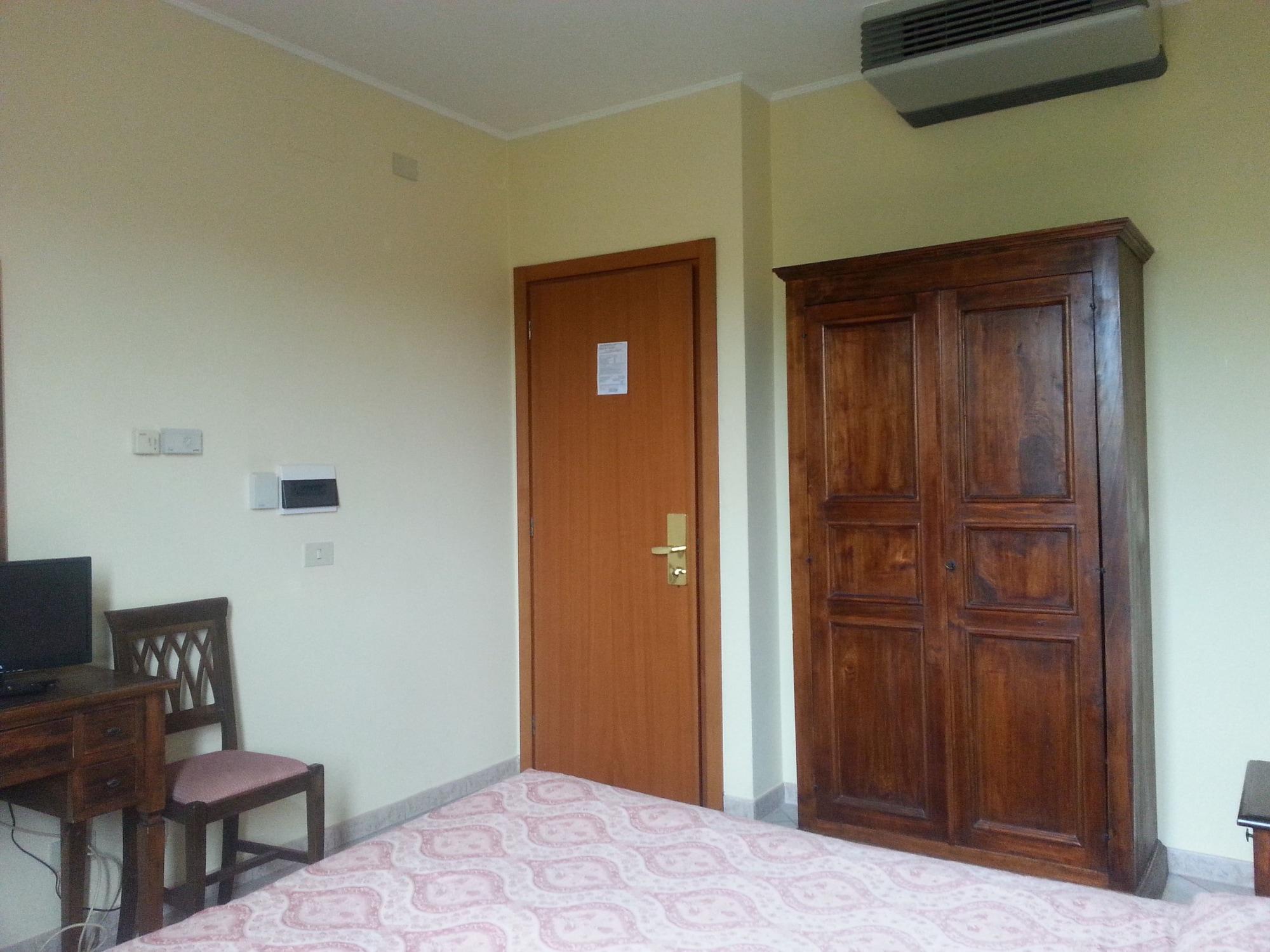 Hotel Tempio Di Apollo Рим Экстерьер фото